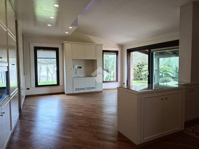 Villa Indipendente in vendita a Colli di Enea, Roma Capitale