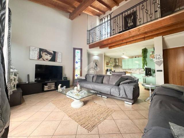 Villa Indipendente in vendita a Pompiano, Lombardia
