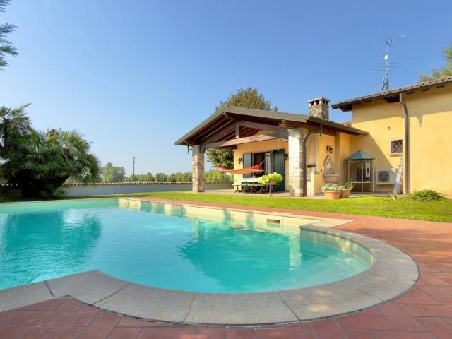Villa Indipendente in vendita a Borgo Poncarale, Poncarale