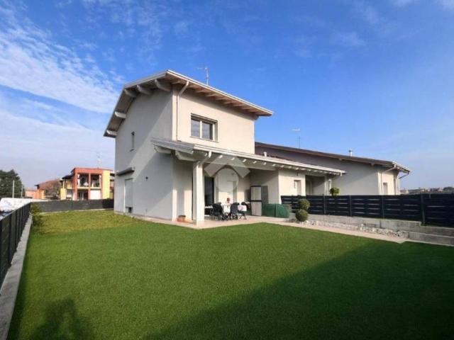 Villa Indipendente in vendita a Poncarale, Lombardia