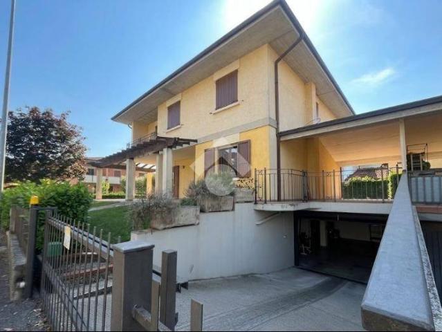 Villa Indipendente in vendita a Poncarale, Lombardia
