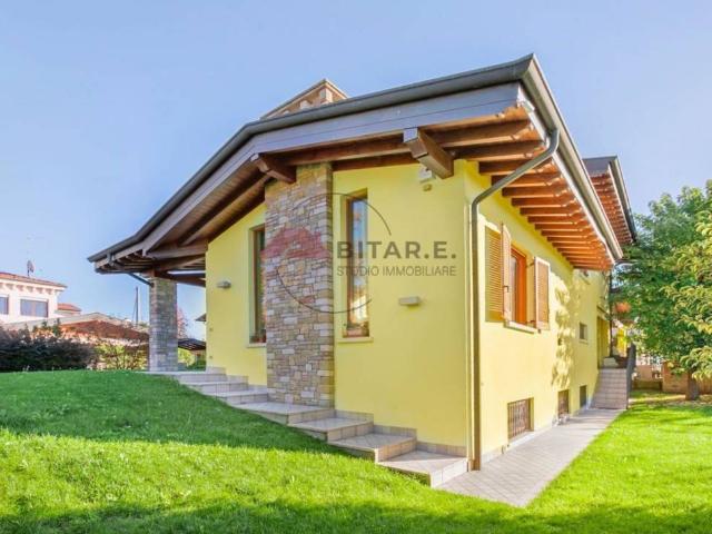 Villa Indipendente in vendita a Poncarale, Lombardia