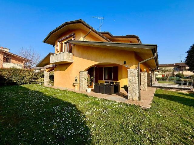 Villa Indipendente in vendita a Poncarale, Lombardia