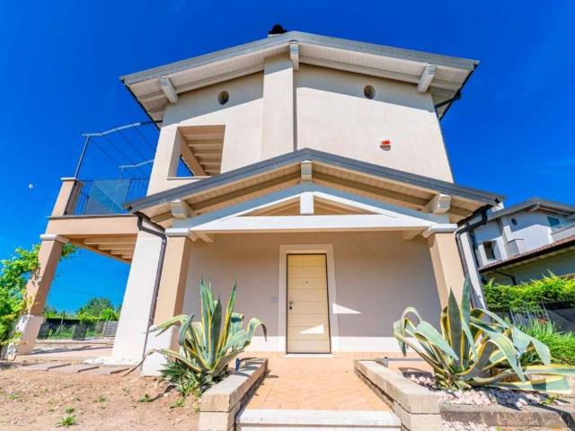 Villa Indipendente in vendita a Poncarale, Lombardia