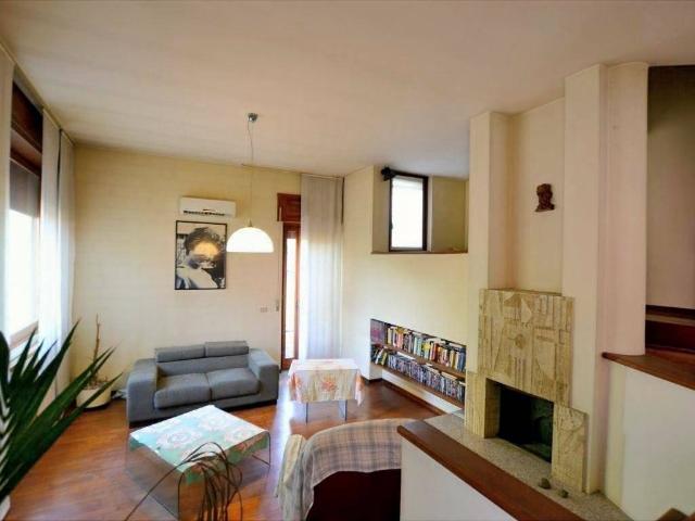 Villa Indipendente in vendita a Ponderano, Biella