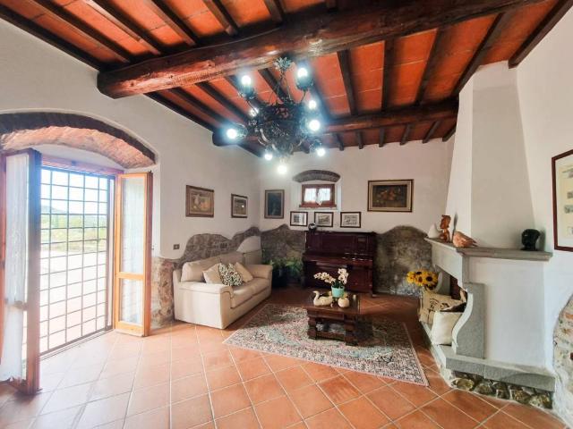 Villa Indipendente in vendita a Unione di Comuni Valdarno e Valdisieve, Pontassieve