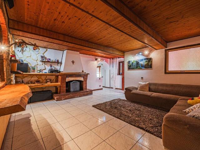 Villa Indipendente in vendita a Ponte Buggianese, Pistoia