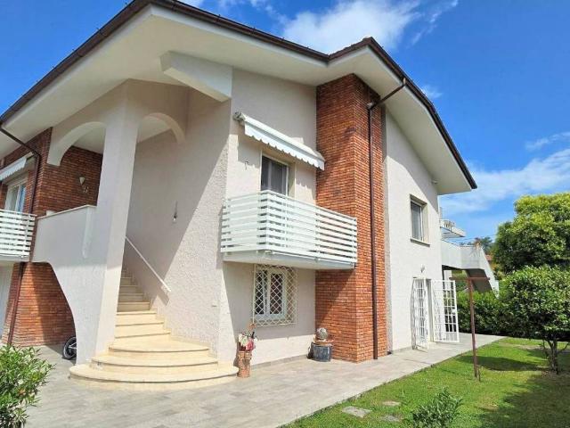 Villa Indipendente in vendita a Albinatico, Ponte Buggianese
