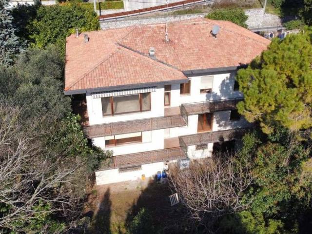 Villa Indipendente in vendita a Lezza, Ponte Lambro