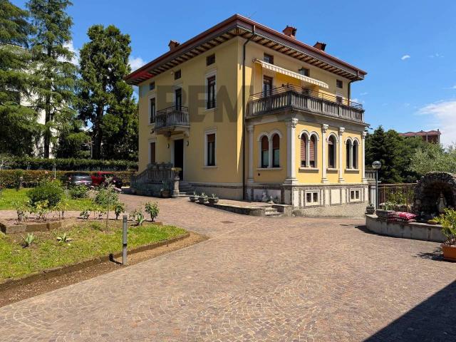 Villa Indipendente in vendita a Ponte San Pietro, Lombardia