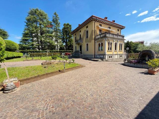 Villa Indipendente in vendita a Ponte San Pietro, Lombardia