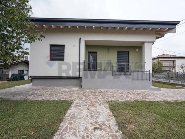 Villa Indipendente in vendita a Locate Bergamasco, Ponte San Pietro
