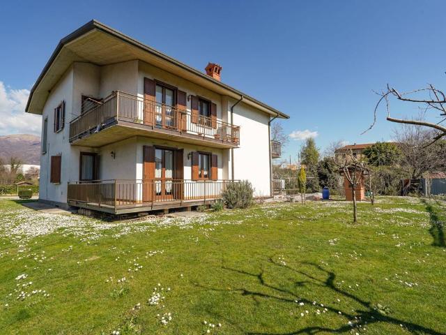 Villa Indipendente in vendita a Ponte San Pietro, Lombardia