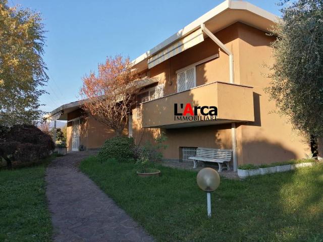 Villa Indipendente in vendita a Locate Bergamasco, Ponte San Pietro