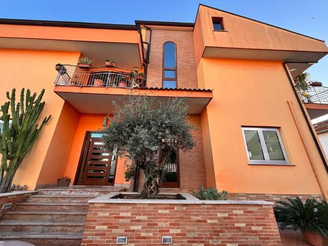 Villa Indipendente in vendita a Sant'Antonio a Picenza, Pontecagnano
