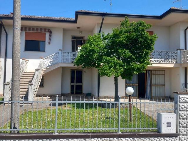 Villa Indipendente in vendita a Pontecchio Polesine, Veneto