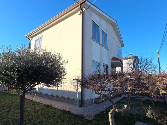 Villa Indipendente in vendita a Pontecchio Polesine, Veneto