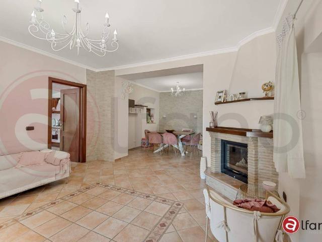 Villa Indipendente in vendita a Pontecorvo, Lazio