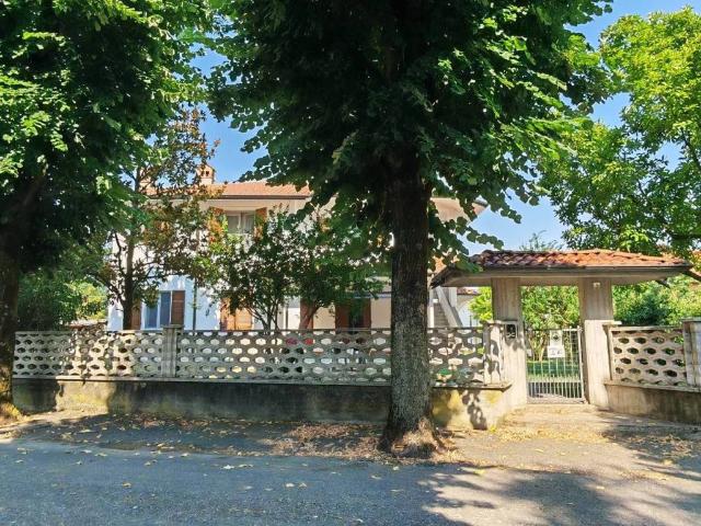 Villa Indipendente in vendita a Piemonte, Alessandria