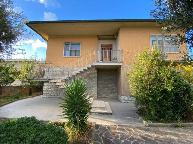 Villa Indipendente in vendita a Santa Lucia, Pontedera