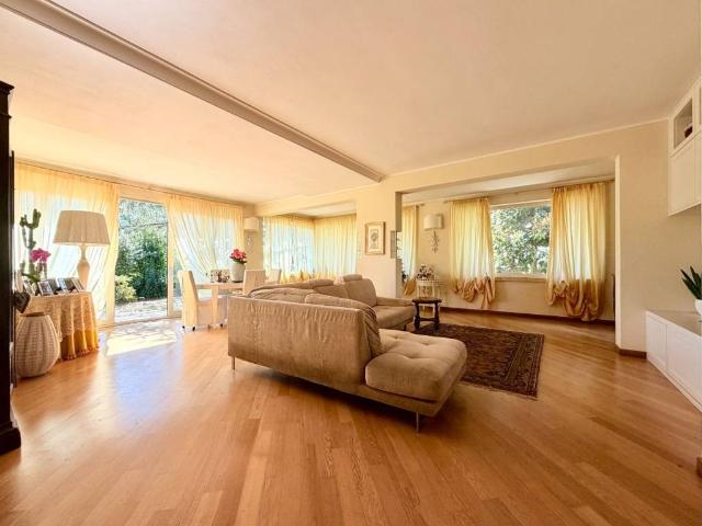 Villa Indipendente in vendita a Pontedera, Toscana
