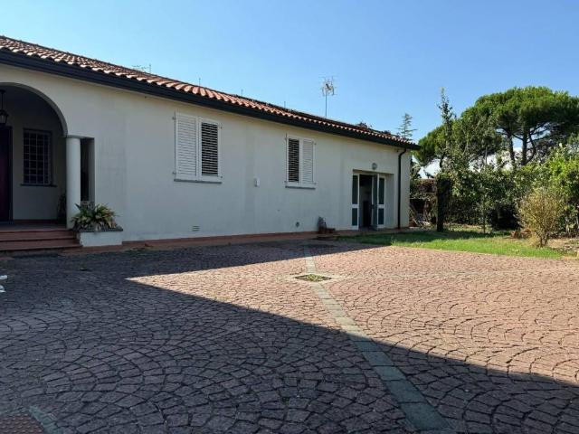 Villa Indipendente in vendita a Pontedera, Toscana
