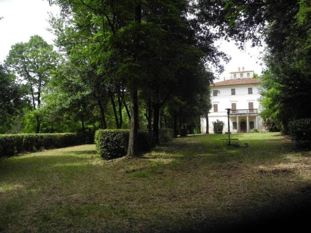 Villa Indipendente in vendita a Pontedera, Toscana