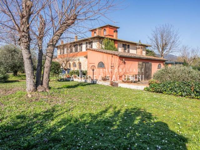 Villa Indipendente in vendita a Pontedera, Toscana