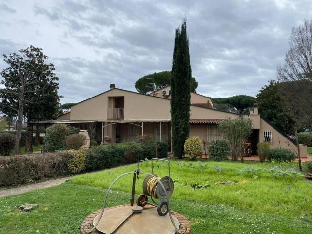 Villa Indipendente in vendita a Pontedera, Toscana