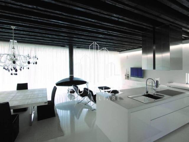 Villa Indipendente in vendita a Pontedera, Toscana