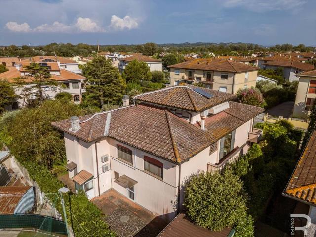 Villa Indipendente in vendita a Santa Lucia, Pontedera