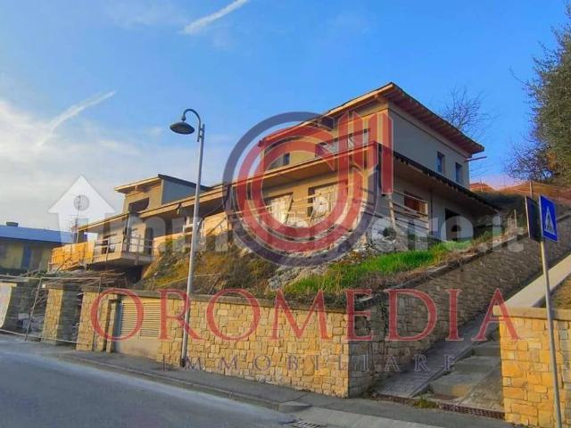 Villa Indipendente in vendita a Ponteranica, Lombardia