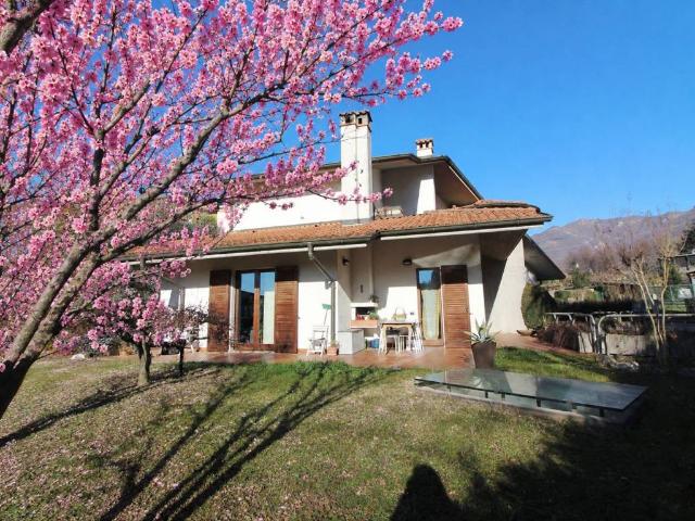 Villa Indipendente in vendita a Ponteranica, Lombardia