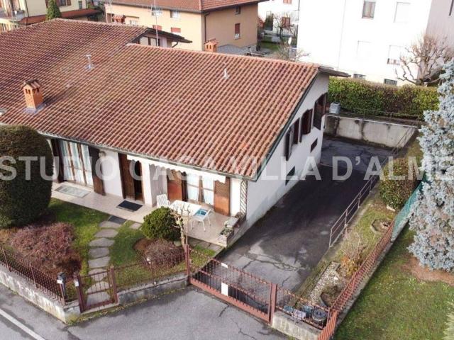Villa Indipendente in vendita a Ponteranica, Lombardia
