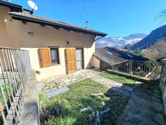 Villa Indipendente in vendita a Pontey, Aosta