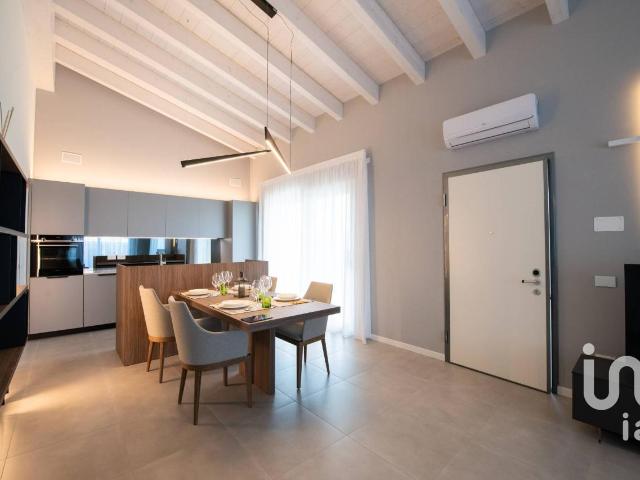 Villa Indipendente in vendita a Ponti Sul Mincio, Lombardia