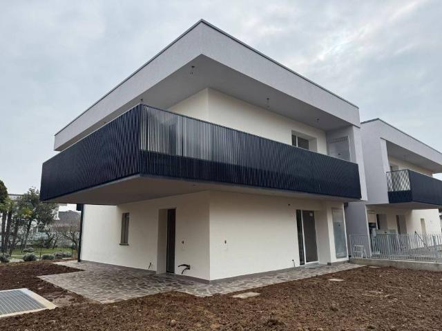 Villa Indipendente in vendita a Pontirolo Nuovo, Lombardia