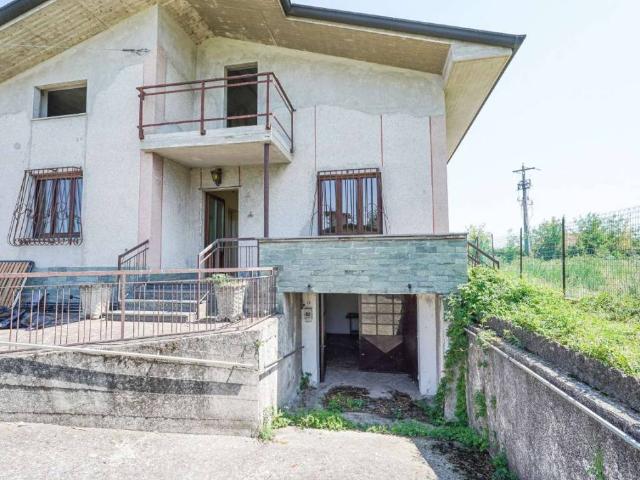 Villa Indipendente in vendita a Pontirolo Nuovo, Lombardia
