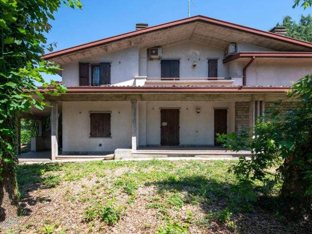 Villa Indipendente in vendita a Pontoglio, Lombardia