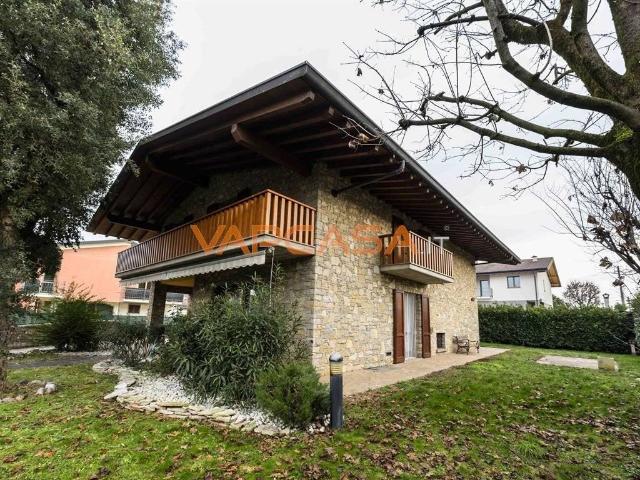 Villa Indipendente in vendita a Pontoglio, Lombardia
