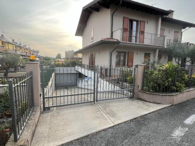 Villa Indipendente in vendita a Pontoglio, Lombardia