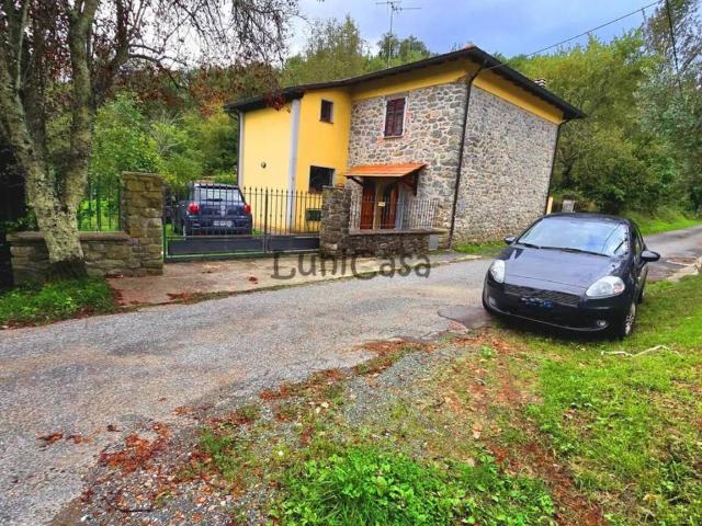 Villa Indipendente in vendita a Teglia, Pontremoli