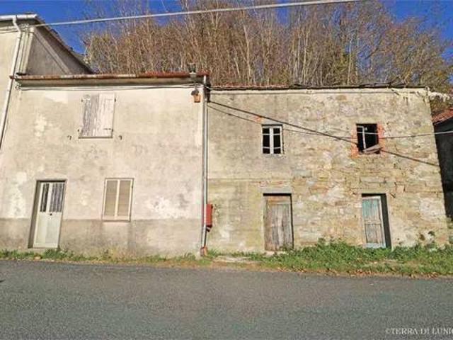 Villa Indipendente in vendita a Arzelato, Pontremoli