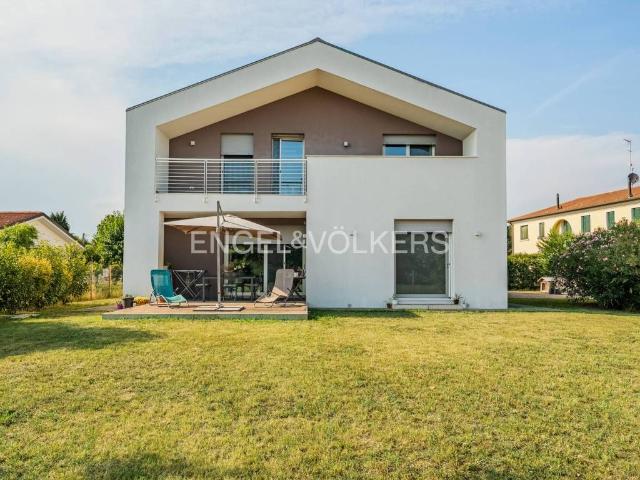 Villa Indipendente in vendita a Ponzano Veneto, Ponzano