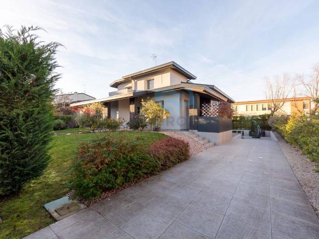 Villa Indipendente in vendita a Ponzano Veneto, Ponzano