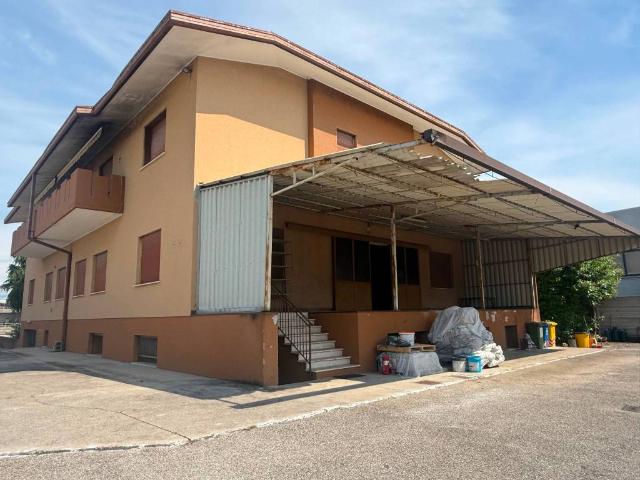 Villa Indipendente in vendita a Ponzano Veneto, Ponzano