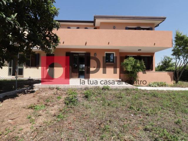 Villa Indipendente in vendita a Ponzano Veneto, Ponzano