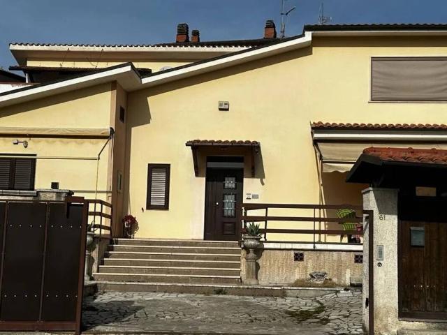 Villa Indipendente in vendita a Popoli, Abruzzo