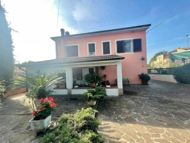 Villa Indipendente in vendita a Porcari, Toscana