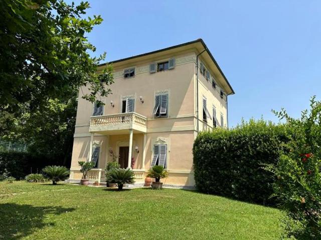 Villa Indipendente in vendita a Porcari, Lucca